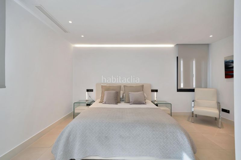 Foto fbd840f7-4a4e-4f8f-b6b4-51e8d120e82e. Dúplex amb calefacció aparcament a Puerto Banús Marbella