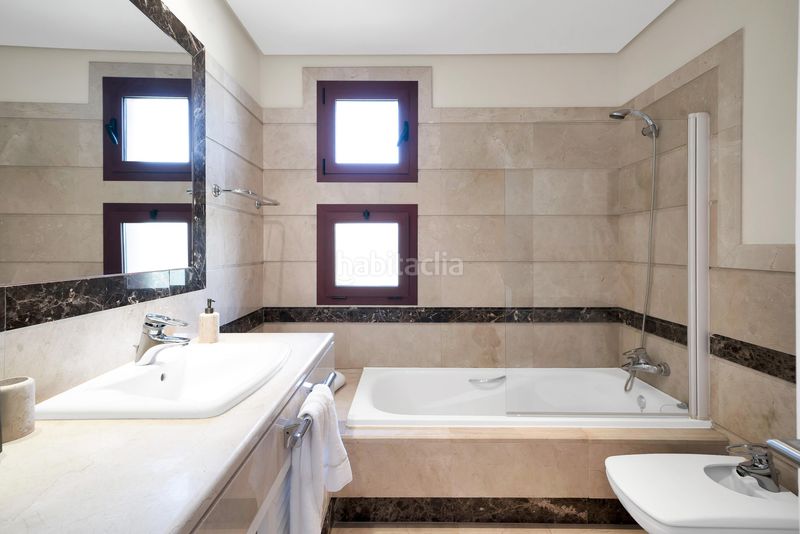 Foto 1ea4ef9f-a5fc-49a4-9c4e-45c88a0f297e. Apartament amb calefacció aparcament piscina a bahía de Marbella Marbella