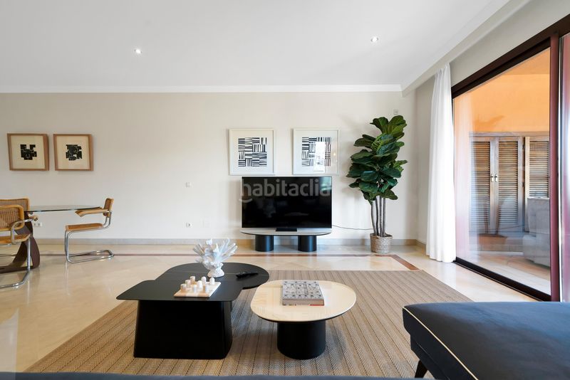 Foto 7f10c8bc-a62c-40b3-8445-fd88cb474d3e. Apartament amb calefacció aparcament piscina a bahía de Marbella Marbella