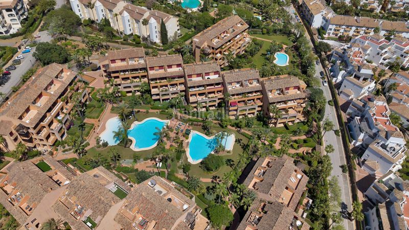 Foto 858bb462-602f-4617-9fe8-252c38b028c2. Apartament amb calefacció aparcament piscina a bahía de Marbella Marbella