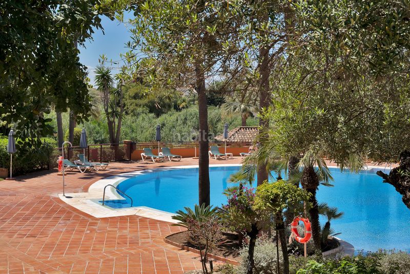 Foto 8f56b5be-9d8b-45e6-8d93-aca363520751. Apartament amb calefacció aparcament piscina a bahía de Marbella Marbella