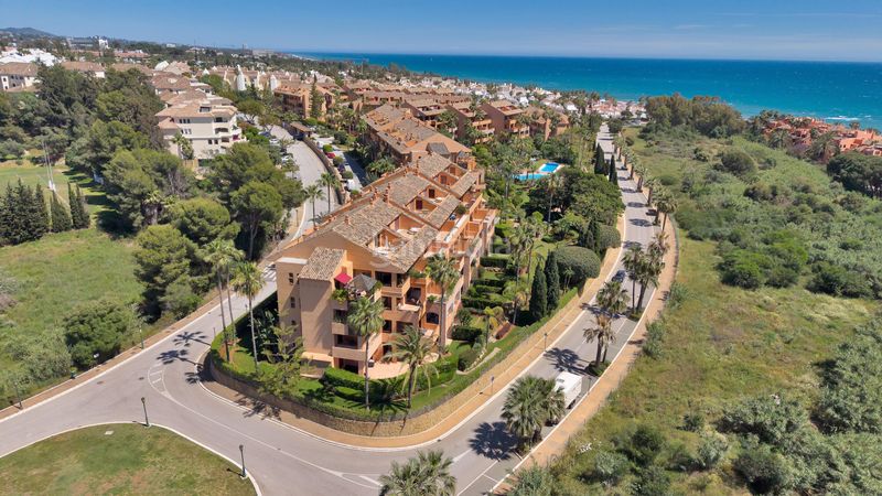 Foto 9e49fa87-2107-4375-99e5-f5a87b82c3a6. Apartament amb calefacció aparcament piscina a bahía de Marbella Marbella