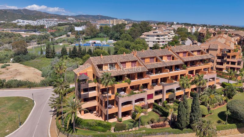 Foto a708cb9f-0461-4aa2-a0d4-f808d9a5e79f. Apartament amb calefacció aparcament piscina a bahía de Marbella Marbella