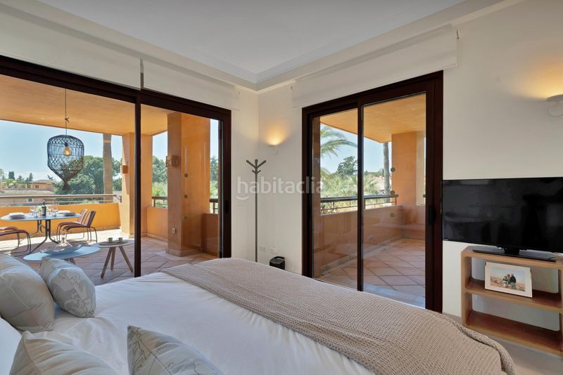 Foto efd69902-8fe1-498d-885a-9f1424042a29. Apartament amb calefacció aparcament piscina a bahía de Marbella Marbella