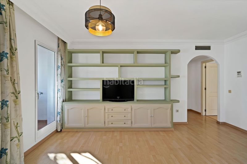 Foto 5113f8e2-4208-4489-8987-2c465082489c. Apartament amb aparcament piscina a La Carolina - Guadalpín Marbella