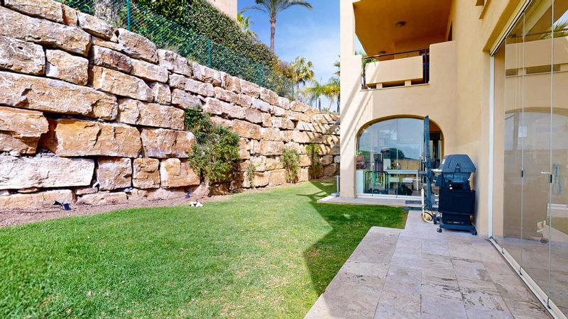 Foto f628e79a-e023-440e-9316-588bf92c695f. Apartament amb calefacció aparcament piscina a El Paraíso Benahavís