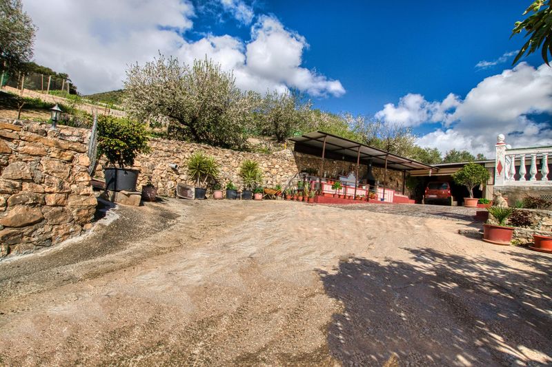 Foto 0b7d6568-8231-497b-8632-40a7576683b6. Masia amb piscina a Alcaucín