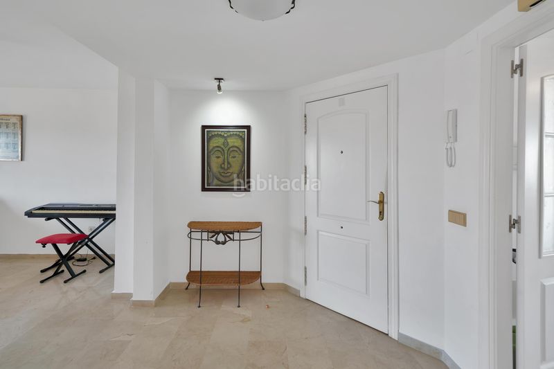 Foto 0c8203c4-6418-4aab-8cf4-46d3a09a94e6. Ático penthouse living with sea views solarium atala... en Estepona