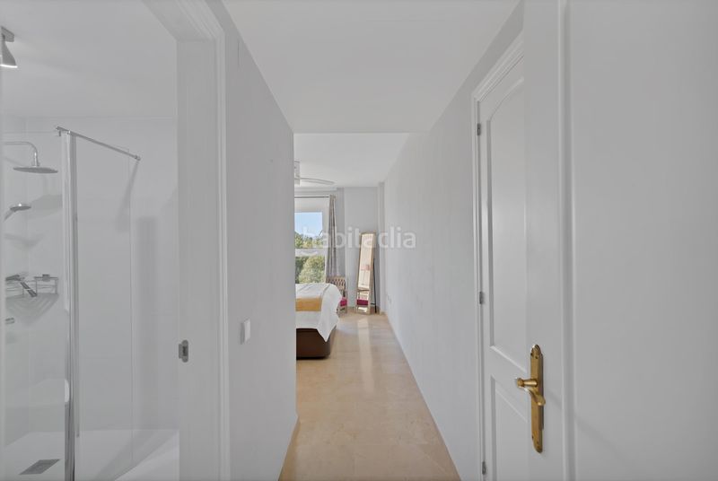Foto 0d980986-af6d-4e95-9331-437e9c2b5045. Ático penthouse living with sea views solarium atala... en Estepona