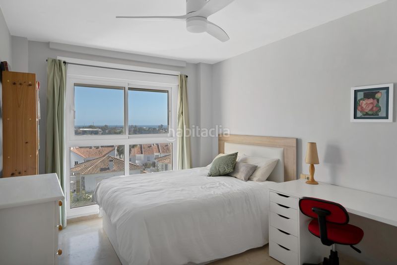 Foto 168c5ede-6c82-4abf-bfbc-6ea2c2c982aa. Ático penthouse living with sea views solarium atala... en Estepona
