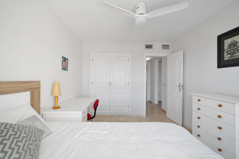 Foto 242a676c-0ea2-4001-8ee6-aa4079eefd84. Ático penthouse living with sea views solarium atala... en Estepona