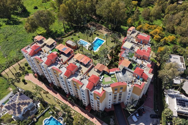 Foto 3f895add-1d3f-4e97-9ac5-c3eb0c3b4f06. Ático penthouse living with sea views solarium atala... en Estepona
