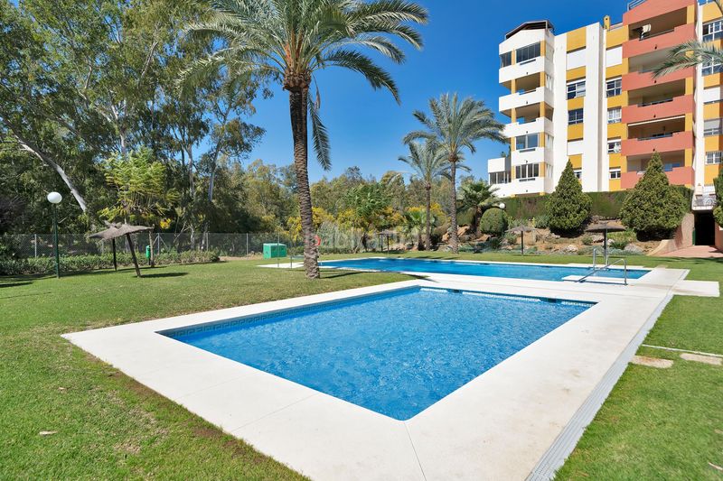 Foto 60838b3e-8a60-4b24-8709-e35ea433804b. Ático penthouse living with sea views solarium atala... en Estepona