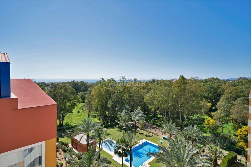 Foto 784c719b-f50d-4d95-8406-d70c3a606cb7. Ático penthouse living with sea views solarium atala... en Estepona