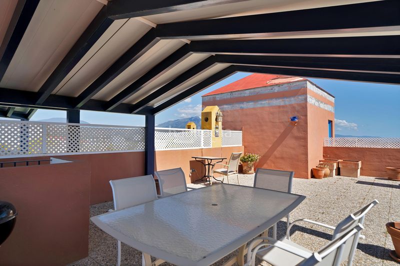 Foto ad38831f-464c-41c3-97d3-698466d5dc27. Ático penthouse living with sea views solarium atala... en Estepona
