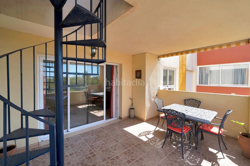 Foto bfebe741-8960-4e17-9654-d4797ba03d23. Ático penthouse living with sea views solarium atala... en Estepona