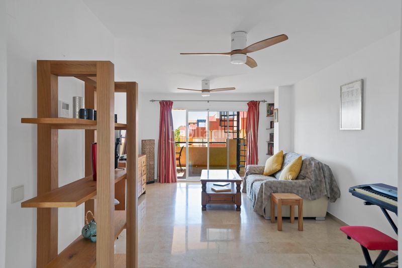 Foto f55d3cb7-3103-49f1-8513-360f9a5179a9. Ático penthouse living with sea views solarium atala... en Estepona