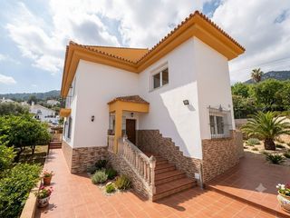 Chalet  64 calle manzanilla. Chalet de ensueño en alhaurin de la torre, calma  total a 15 min