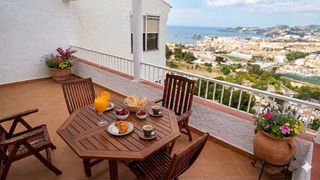 Apartament  7 calle piñones #esc 6, pt 1, pta 5. Apartamento bañado por el  sol vistas al mar y paz absoluta en a