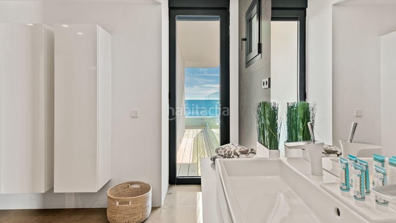 Foto 875d89fd-d72c-40cc-89a9-d13af96382f1. Xalet amb aparcament piscina a Costabella Marbella