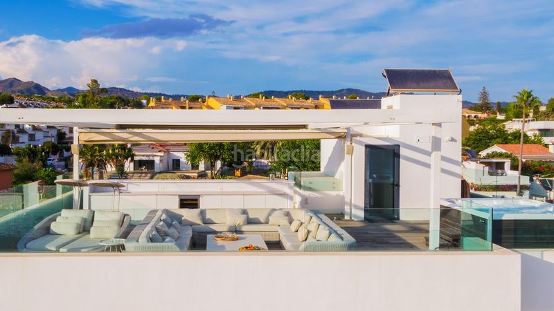 Foto ac0e7bb2-c49e-42ce-8770-6fd2919c0e03. Xalet amb aparcament piscina a Costabella Marbella