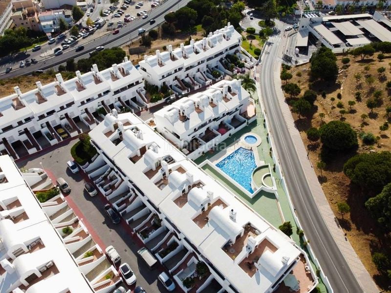 Foto becc32fd-0292-47b4-92f8-87607038ee3e. Casa adossada amb aparcament piscina a la cala Mijas Mijas