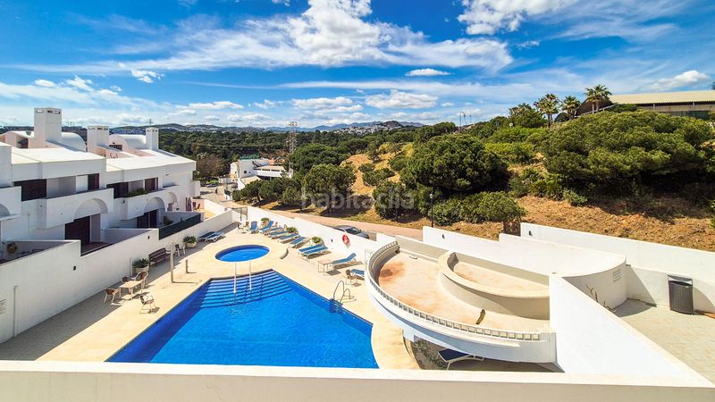 Foto e8100e7b-e477-428d-bb8f-a3de9c799571. Casa adossada amb aparcament piscina a la cala Mijas Mijas