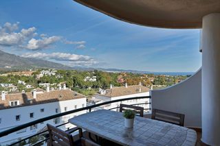 Rent Apartment  13 calle de las adelfas. Elegant sea views apartment in aloha marbella