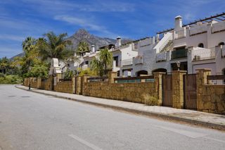 Casa adossada a Avenida Grecia #Casa 9