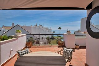 Àtic  8 urbanizacion casares del mar #es:d planta:02 pt:. Luxury beachfront penthouse with jacuzzi and solarium in casares