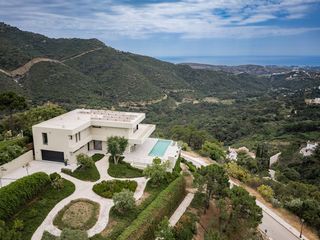 Chalet  Urbanizacion montemayor alto. Newly built villa with spectacular panoramic sea and mountain vi