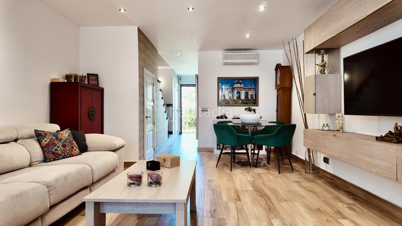 Foto 244f1f8f-470d-4a53-9055-bd3df6c7d26e. Casa adossada a 13 calle joaquín rodrigo a Santa María Marbella