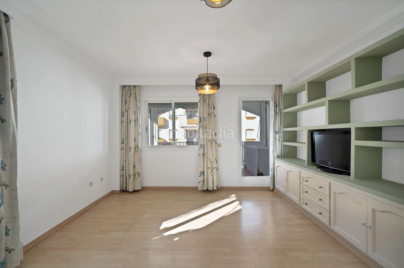 Foto 511ca5d0-c7dd-4e2e-8f89-2f053494c266. Apartament amb calefacció aparcament piscina a La Carolina - Guadalpín Marbella