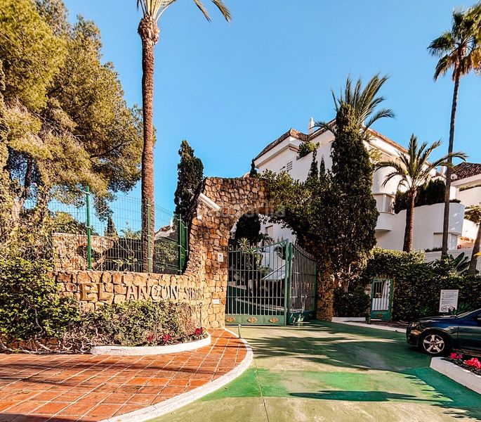Foto 42a1f936-c28a-4190-8609-e12b3c73c873. Àtic amb aparcament piscina a lomas de Marbella club Marbella