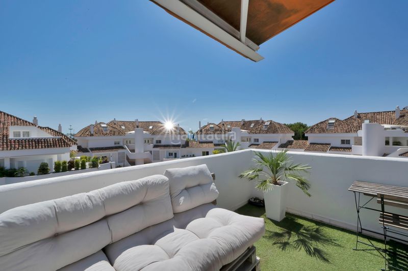 Foto 4405e813-ef6c-4090-891c-f99526a7e225. Àtic amb aparcament piscina a lomas de Marbella club Marbella