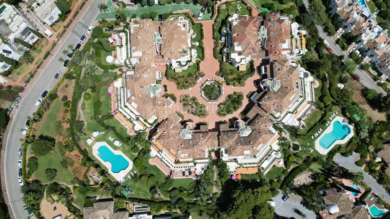 Foto a63018f5-300b-445d-af95-3c9d3322ec76. Àtic amb aparcament piscina a lomas de Marbella club Marbella