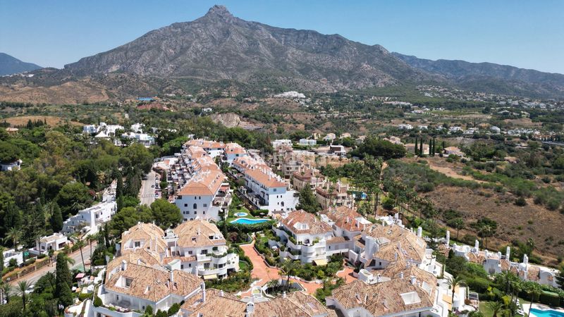 Foto c94484d2-978e-4cce-b208-ef8ed501df7c. Àtic amb aparcament piscina a lomas de Marbella club Marbella