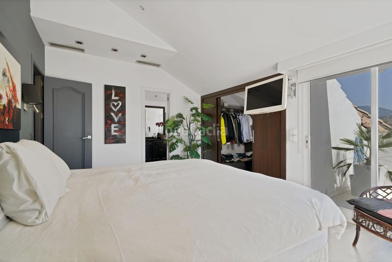 Foto e936e053-40d4-48e5-9d08-f56b151b5f4a. Àtic amb aparcament piscina a lomas de Marbella club Marbella