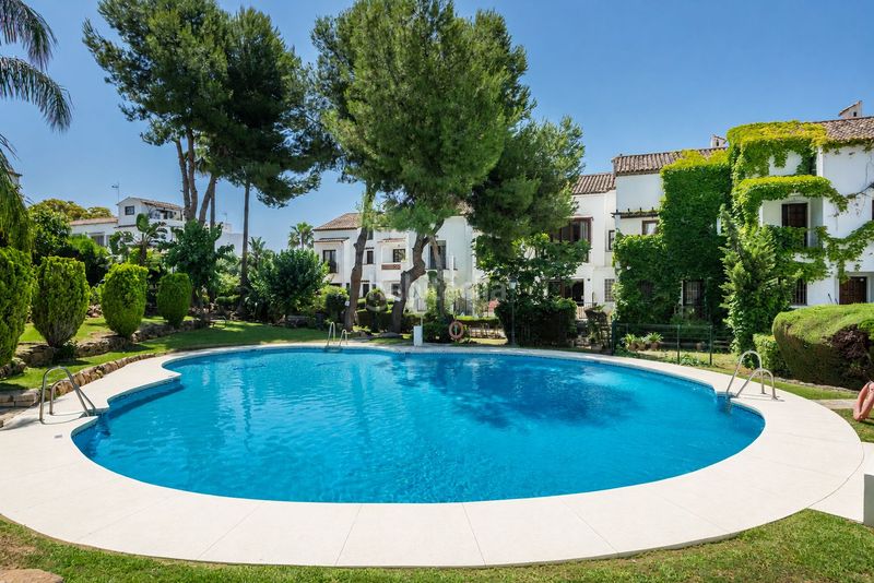 Foto 0d7a7fa2-3b43-4fde-87c8-a58248f8a8fb. Casa adossada amb piscina a Huerta Belón - Calvario Marbella