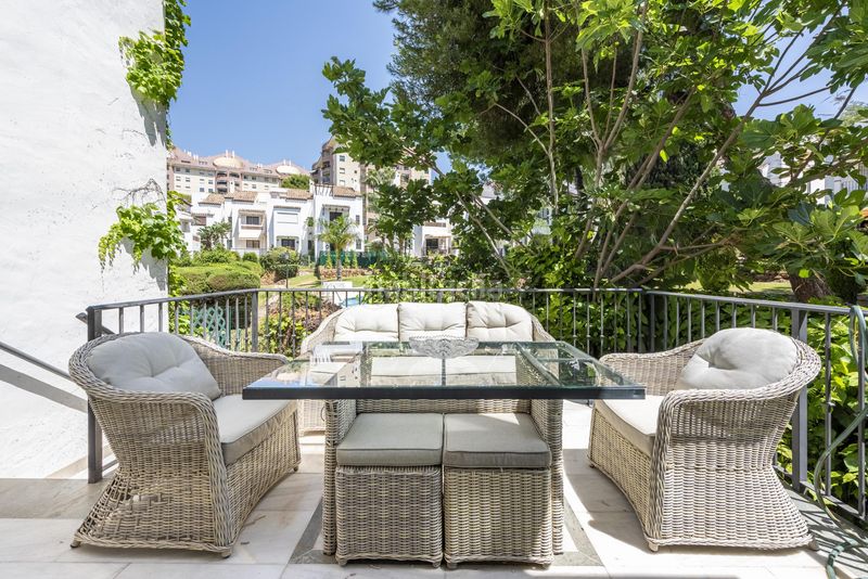 Foto f242bfd0-858b-4299-ba1c-ce8f32c717e8. Casa adossada amb piscina a Huerta Belón - Calvario Marbella