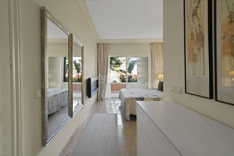 Foto a4ae1481-dd10-459f-9bf2-28a660db695d. Apartament amb calefacció aparcament piscina a Los Naranjos Marbella