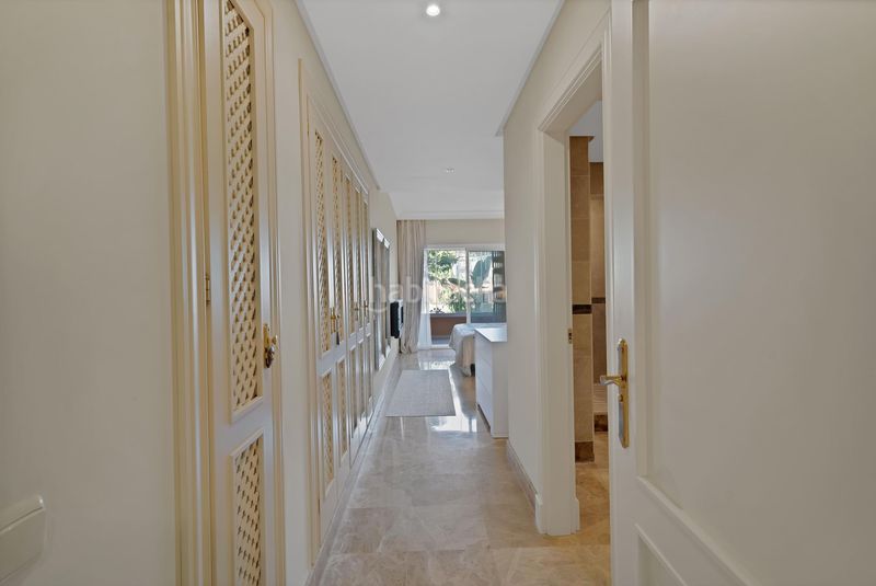 Foto aa47e717-29c6-4cc3-938c-8a566242fe78. Apartament amb calefacció aparcament piscina a Los Naranjos Marbella