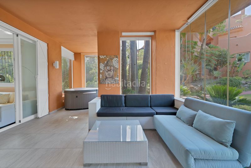 Foto b77e8a0a-eeaf-4f06-8a85-f6ec6274fa37. Apartament amb calefacció aparcament piscina a Los Naranjos Marbella