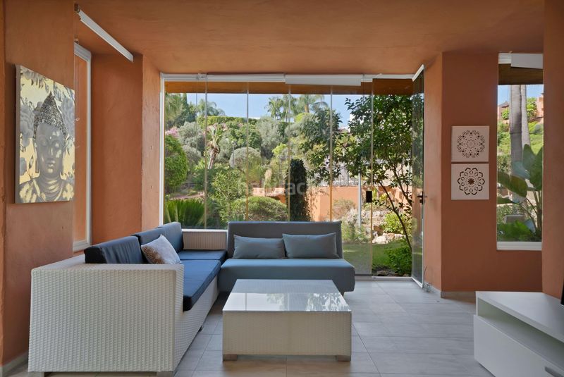 Foto f436eb36-bc37-4893-a805-2a360e61f5b5. Apartament amb calefacció aparcament piscina a Los Naranjos Marbella