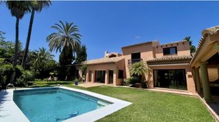 Location Chalet  25 calle gladiolo #25. Exclusiva villa de lujo a 100 metros de la playa en la new golde