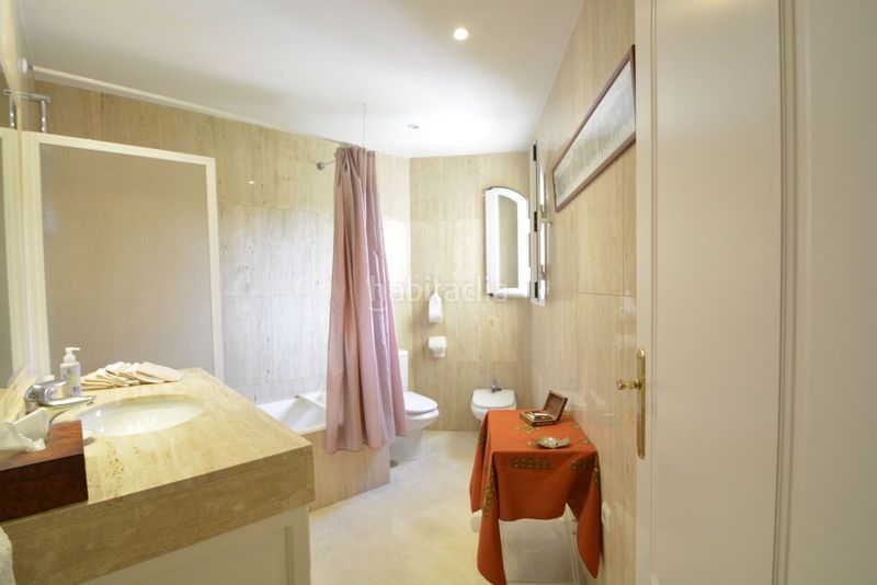 Foto 05a2a6c6-cb44-4594-a969-0efc18c6bd6e. Àtic amb calefacció aparcament piscina a Santa María Marbella