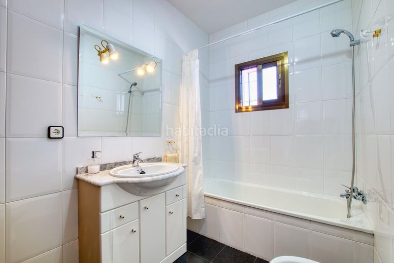 Foto 905f418b-8497-41d9-b4d0-d421a5d4bbf5. Chalet mit parking pool in Periana