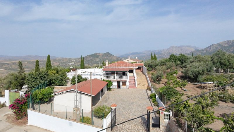 Foto cb74d9b5-64e0-435b-ba90-9ededcb7dd85. Chalet mit parking pool in Periana