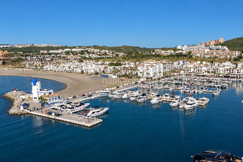 Foto 04409bf1-7116-4063-b0a2-886be0a9331a. Apartament amb aparcament piscina a Puerto de la Duquesa Manilva