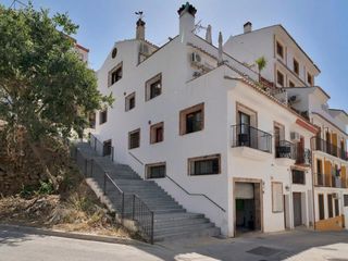 Chalet  Calle rosal 10. Casa en ojén con 3 viviendas. gran potencial de rentabilidad y m